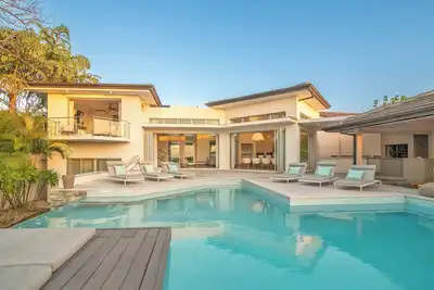 Image de Elegant Beachfront Villa w\/ private pool, gym, breakfast & Housekeeping