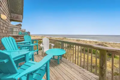 Image de Summer Savings - Oceanfront Dog Friendly Home w/ Hot Tub and Nearby Beach Access