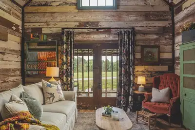 Image de 1800s Charm with Modern Perks