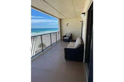 Image de Beautiful spacious oceanfront condo