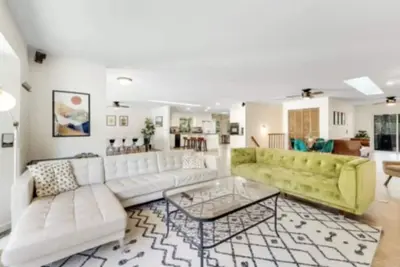 Image de Stylish Home Close to Marina Beach and Yosemite National Park