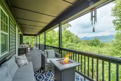 Image de We Have Power, Water, and Internet! 3 King Suites and a Bunk Bed Room.