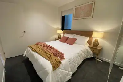 Image de Central 2-Bedroom in Southbank w/ Parking