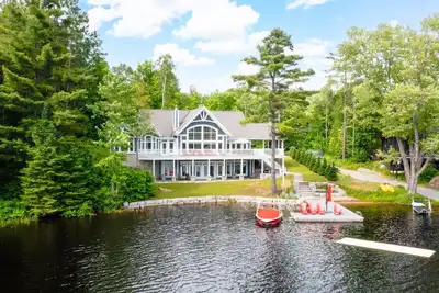 Image de Hunter's Bay Lake House, Kahshe Lake