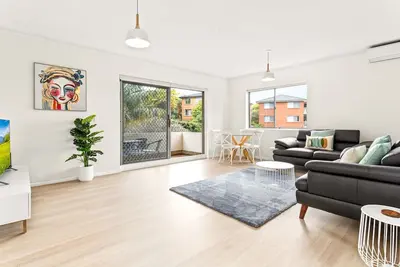 Image de Bright and convenient apartment, close to shops