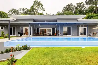Image de 5 Bedrooms, large pool & spectacular whale tail ocean view!
