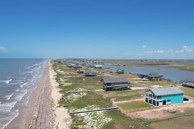 Image de Spacious, Luxury Home on Sargent Beach