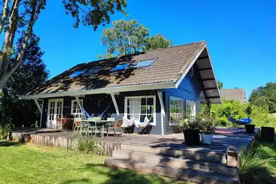 Image de Ruim Vakantiehuis met Grote Tuin in Vinkeveen. 10min van Amsterdam