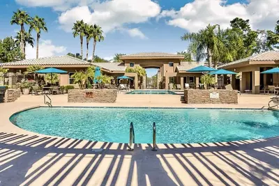 Clean, comfy king condo vacation home!