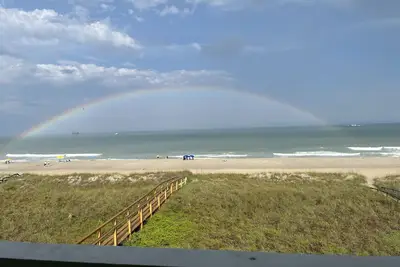 Image de Top Floor Ocean Front! Best View On The Beach! See Fireworks On Oceanfront Deck!