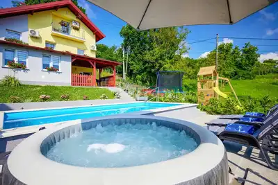 Image de Superbe maison Ă Paruzevina avec sauna