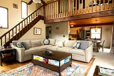 Image de Walking distance to beach in amenity filled \"The Hideout\" Tall Hill Lake Chalet