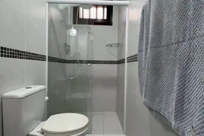 Image de Casa de praia de alto padrão com piscina aquecida, rua principal de Barequeçaba.