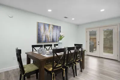 Image de Spacious charming Renovated Home near Uf and Sf