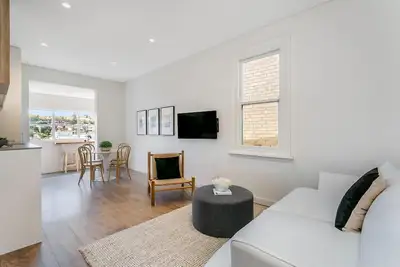 Image de Coogee- Coogy Abbott Street - Approx. $900-$1200 per/week Excellent Coogee Beach Location