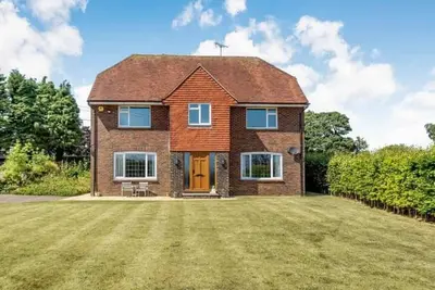Image de Luxury 5-Bed House with Tennis Court & Games Room