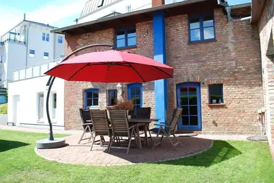 Image de Blankenese House - Quaint: Blankenese House on the grounds of Villa Hamburg