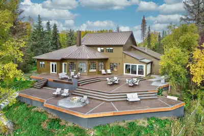 Image de Spectacular Home on the Kenai River