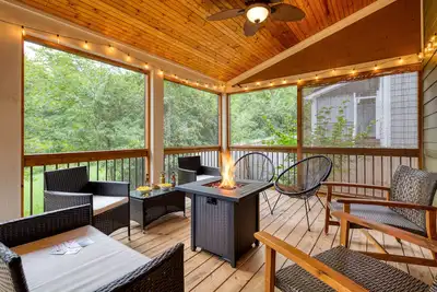 Image de Sweetgum by AvantStay | Black Mountain Retreat w/ Covered Deck