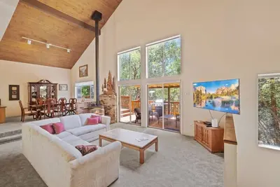 Image de Huge Cabin w\/ Lake Access! Multi \/Large Family