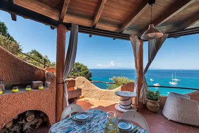Image de House With Sea View 5 Minutes From The Beach