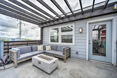 Image de Walkable San Antonio Getaway w\/ Rooftop Patio