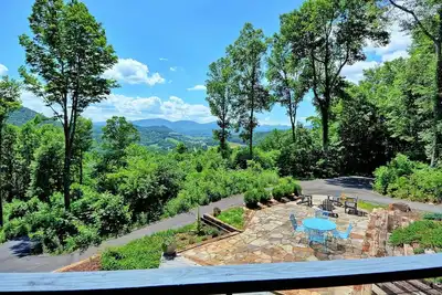 Image de Sunset Ridge-Open for Bookings! Hot Tub, Ping Pong, Fire Pit, Wi-Fi