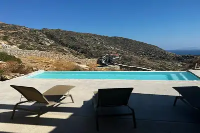 Image de 1 Br Private Couples Mylo Villa No Living Room Close to Mylopotas Beach