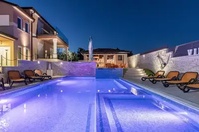 Image de Luxury Villa for larger groups near Pula with private pool and whirlpool