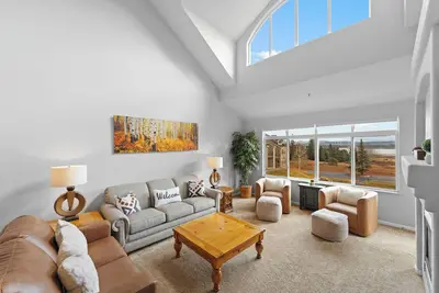 Image de Ski, Incredible views, On Lake & Path, King Bed Suites, Hot tub, Garage