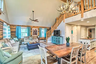 1 Mi to Lake: Chic Arizona Cabin w/ Large Porch!