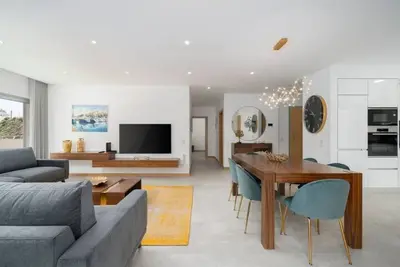 Image de Luxury new 2 bedrooms apartment with parking.