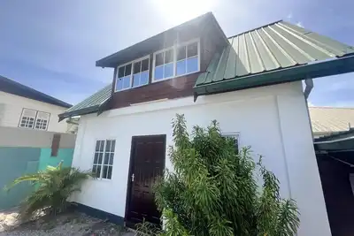 Image de Garden house with pool