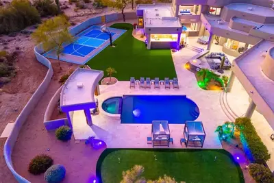 Image de 4. 5 Million Mouth Watering Millionaire Mansion+Gym+SportCourt+Putting Grn+Casita