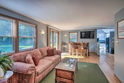 Image de Charming Saco Home w/ Deck, 5 Mi to Beach!