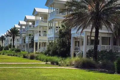 Image de Serenity at Shell Point-Beautiful home that offers peace and tranquility!