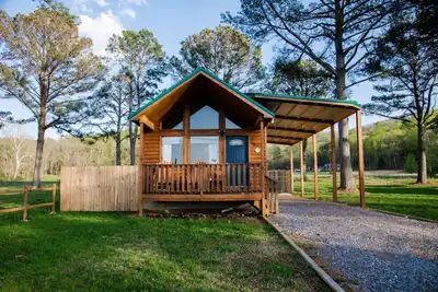 Image de Lucky Lodge at Lake Guntersville - Mountain Lakes\n/Pet Friendly with Fenced Yard