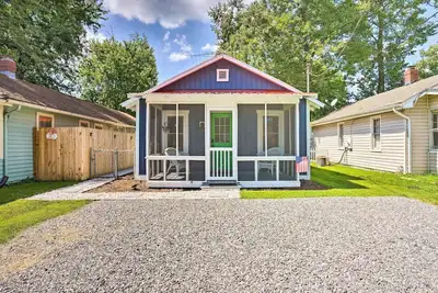 Image de Chic Cottage w/ Private Yard: Steps to Beach!