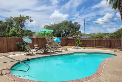 Image de Spacious Coastal Villa W/ Heated Pool, Office & Gameroom