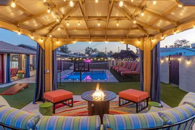 Image de Fun and vibrant home centrally located in Old Town Scottsdale.
