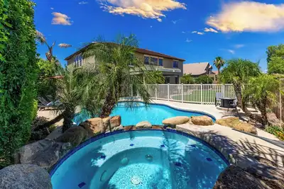 Image de Spacious 6br Luxury Oasis: Heated Pool, Hot Tub, Game Room & Prime Location!