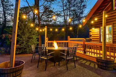 Image de New Dog House, A+ Location, Hot Tub, Mini Golf, Views, Fire Pit, Arcade