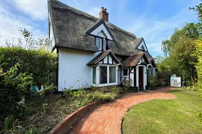 Image de A beautiful thatched cottage situated in the market town of Stowmarket.