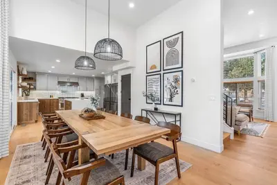 Image de Designer home with hot tub, 2 Masters, 4 full baths, close to Sundance, Byu, Uvu