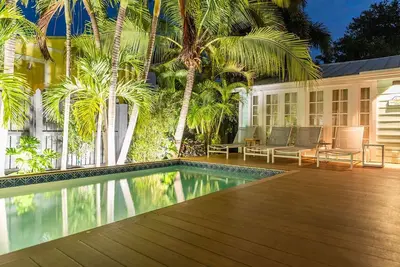 Image de Cottage in Old Town Key West w/ Pool, Parking and Privacy. One block from Duval!