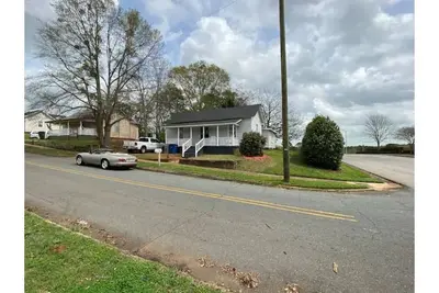 Image de Newly renovated Mill house in downtown, Gardenview