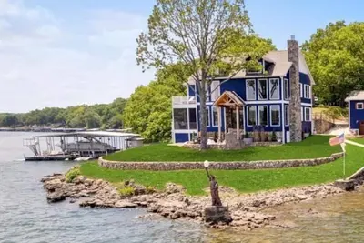 Image de Lakefront Home on the Point