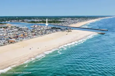 Image de Beautiful Water Views! Walking Distance to the Beach!