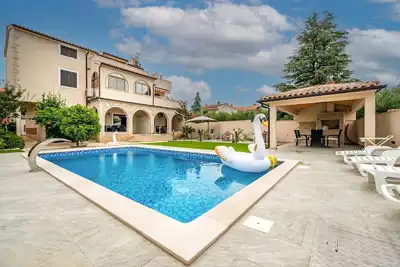 Bel appartement de 2 chambres à Medulin