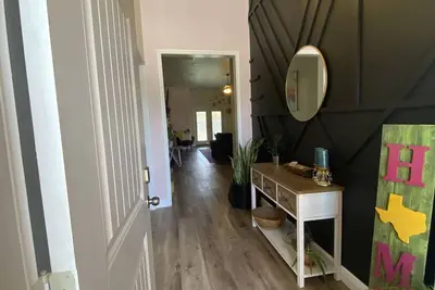 Image de Exquisite 3 Bedroom 2 Bath Bungalow